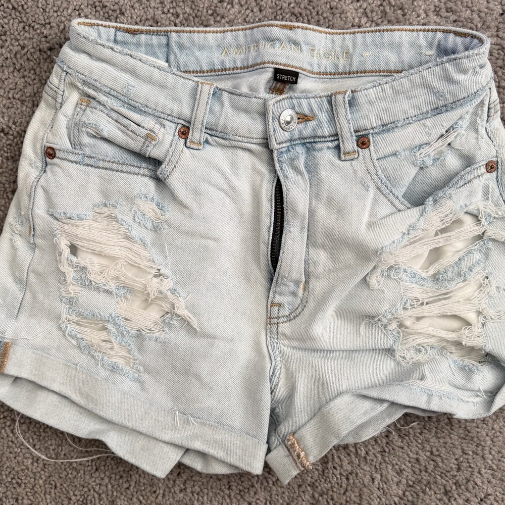 American Eagle Outfitters Light Wash Ripped Jean Shorts Sz 6